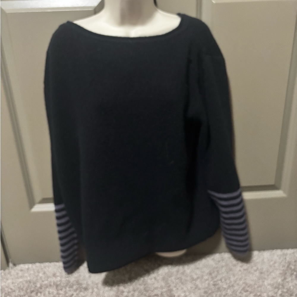 Women's Black and Gray Sweater